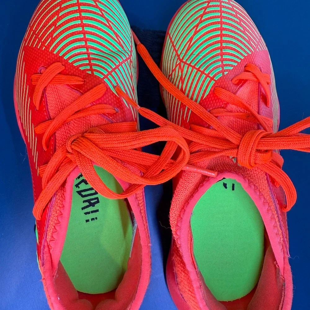 Adidas Soccer Predator Edge.3 Turf Shoe in Vibrant Orange kids 12.5 - Picture 4 of 6